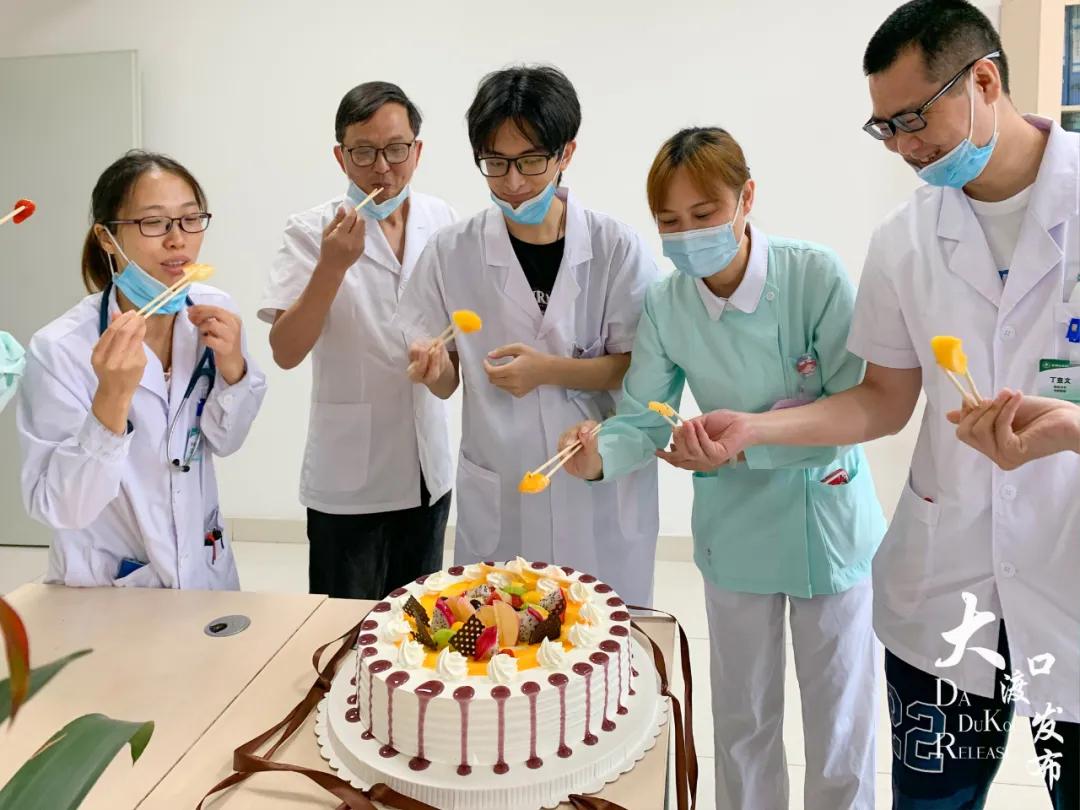 中国医师节致敬基层医务工作者,中国医师节致敬所有医护人员