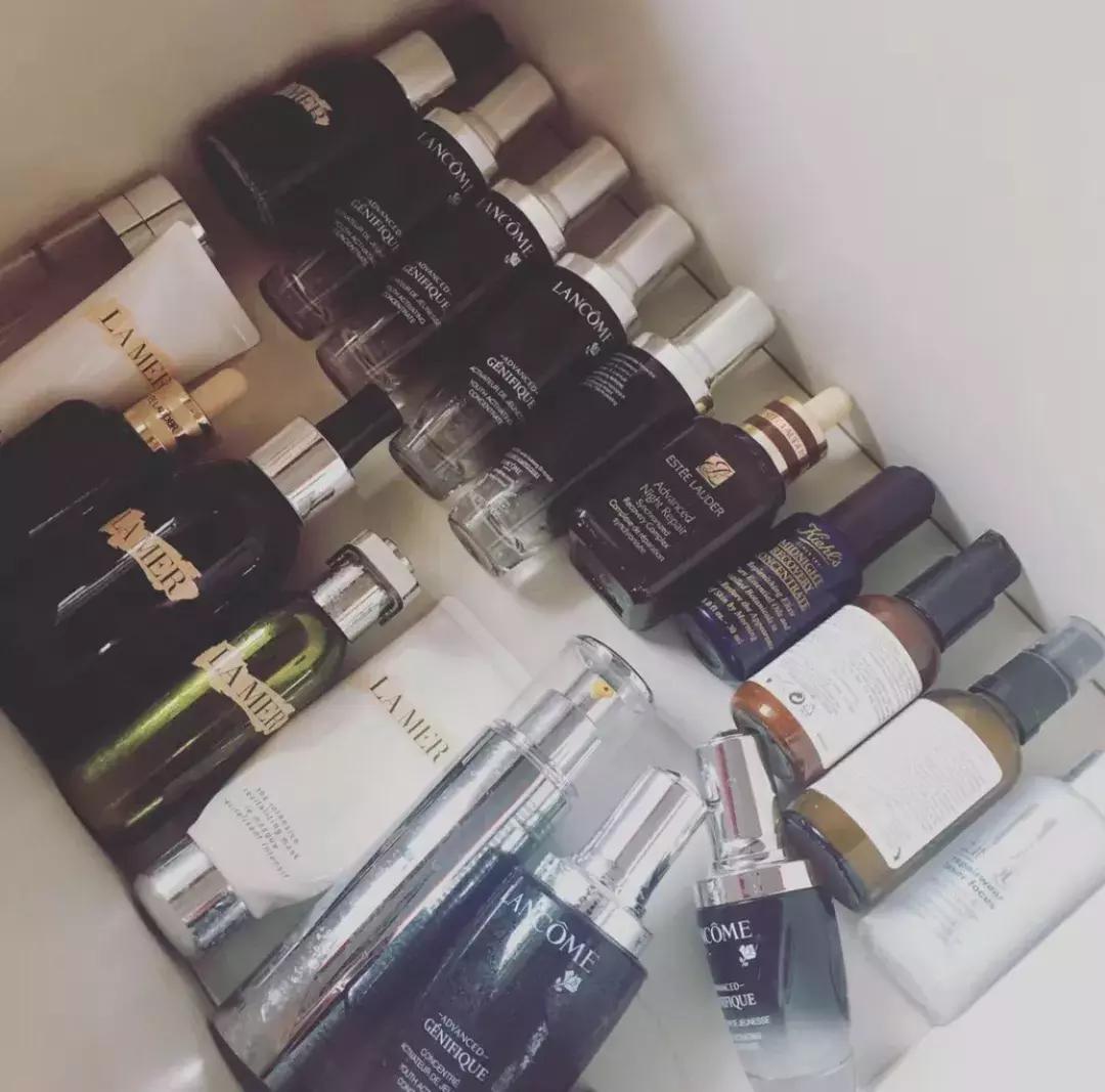 让我看看你的梳妆台吧，护肤品买大瓶+空瓶回购才是真爱