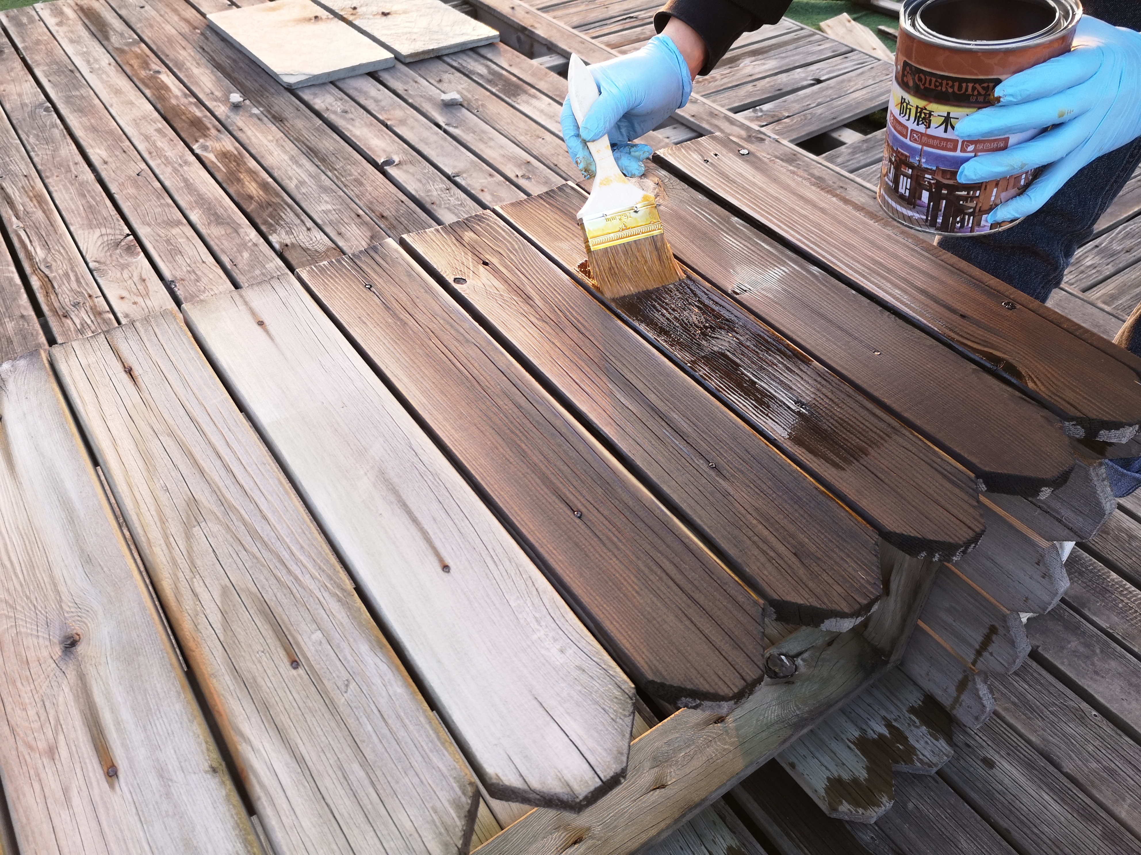 防腐木蜡油怎么刷漆,防腐木刷木油的正确施工流程