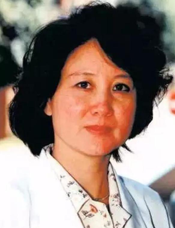 余秋雨前妻李红简历和图片,余秋雨的前妻李红