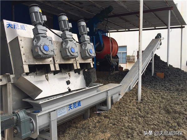 邢台叠螺式污泥脱水机厂家直销价,301型叠螺污泥脱水机现场实拍