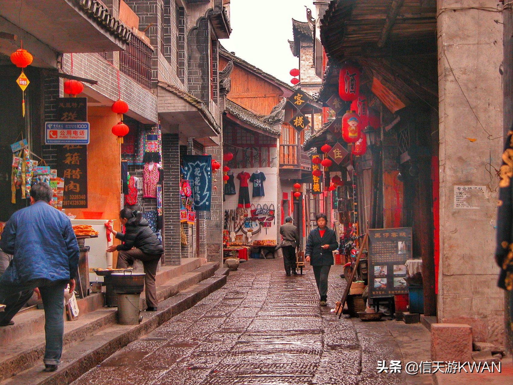 边城：沈从文笔下的湘西,沈从文在边城中对沱江的描写