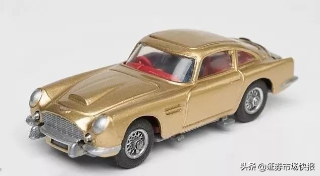 英国乔治小王子和女王,英国乔治小王子为什么不是继承人