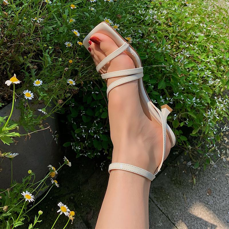 腿粗腿胖适合什么样凉鞋,腿粗夏天如何挑选凉鞋