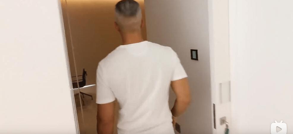 迪拜小哥豪宅,迪拜土豪哥卖劳斯莱斯