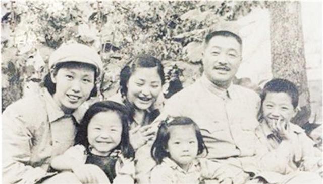 贺龙胞妹贺满姑：18岁找哥要枪，牺牲时面不改色，儿子7岁参军