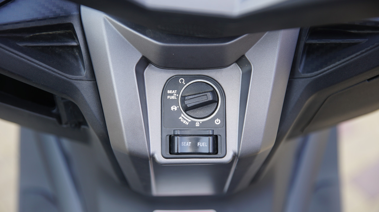 龙嘉vmaxie300n运动型踏板300cc,龙嘉vmaxie300运动型踏板300cc