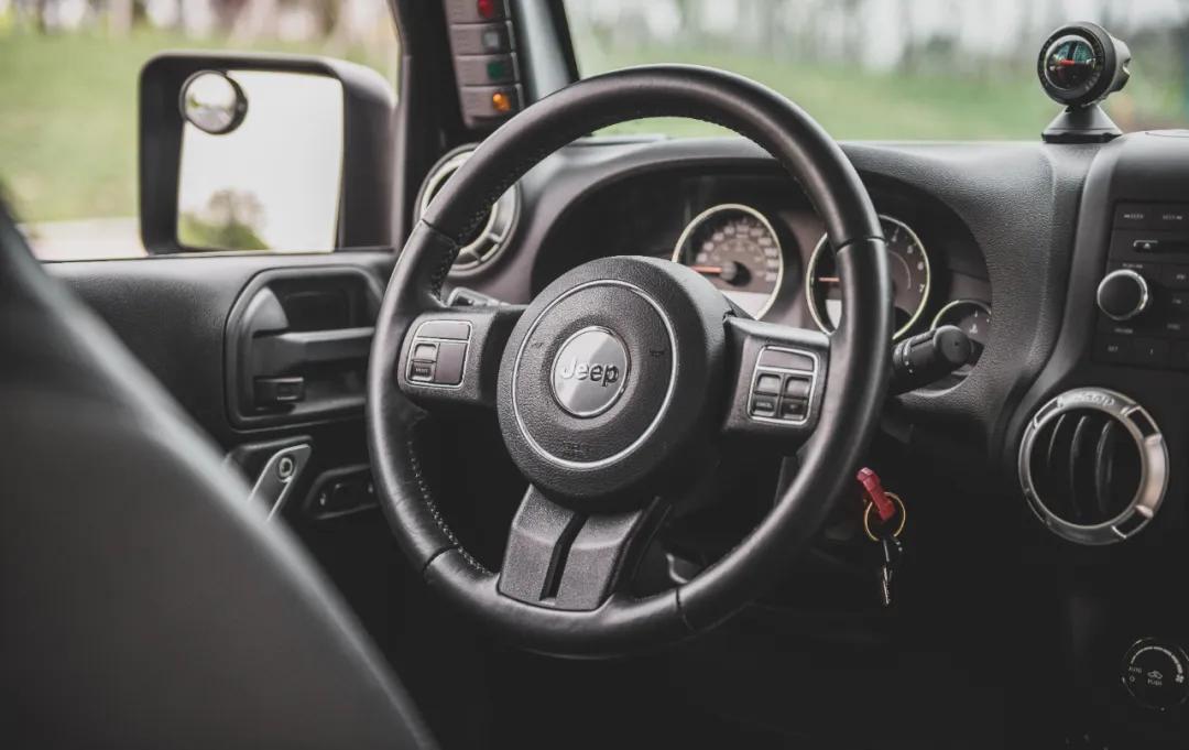 在城中开牧马人代步的人？我敬你是条汉子！