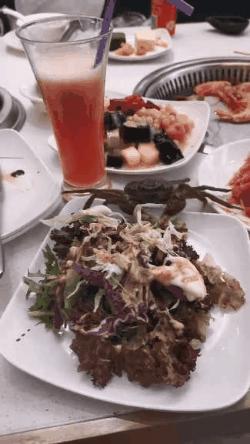 网上买的连衣裙到货了，店家连夜打电话跪求删除好评照片太尴尬了