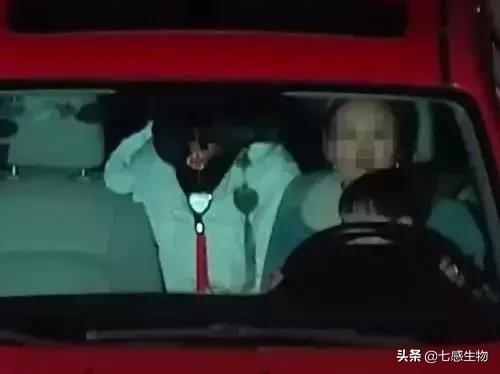 车都压扁了孩子却没事，有娃的家长们都应该学习这些知识