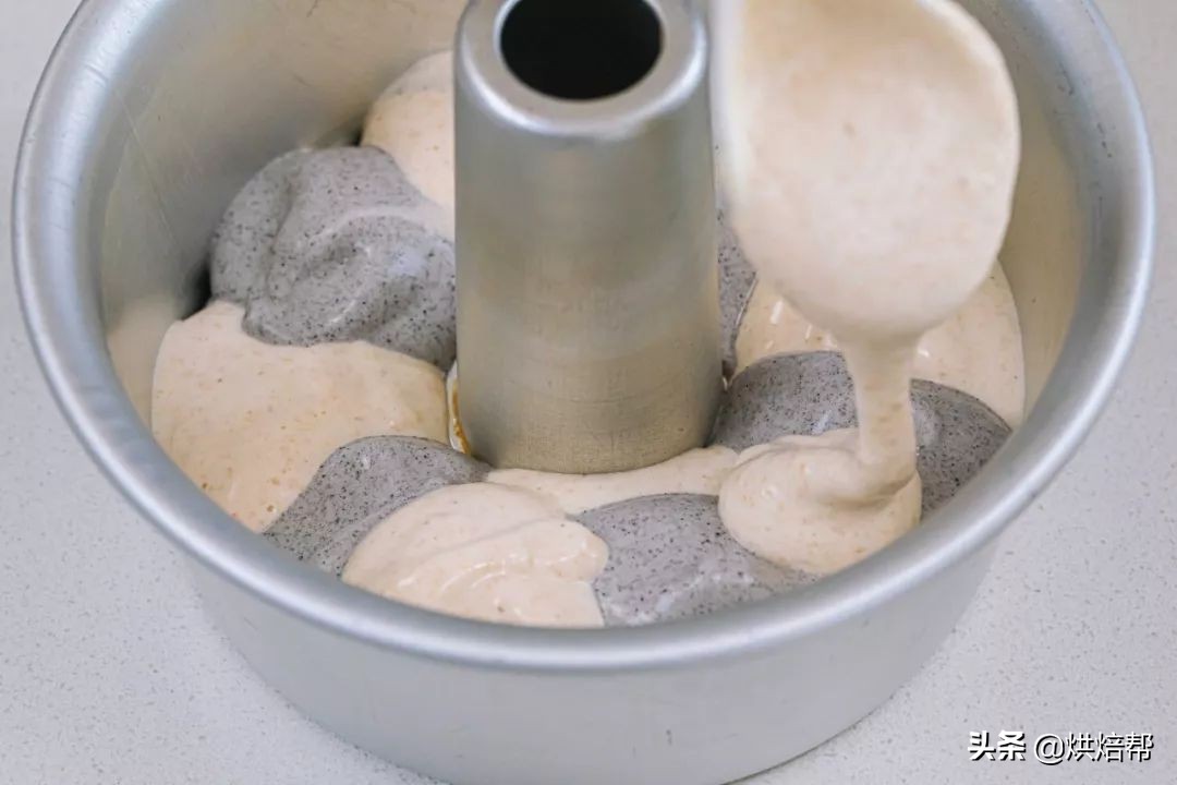 简单蛋糕做法不用牛奶和低筋面粉,1斤面粉加多少鸡蛋和牛奶做蛋糕