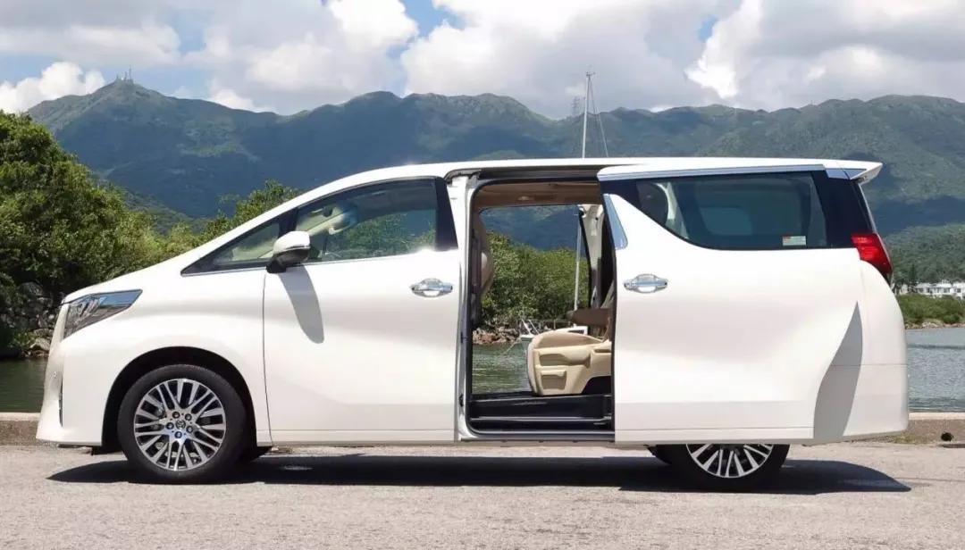 富人买菜车埃尔法,价值千万的丰田埃尔法加长限量版