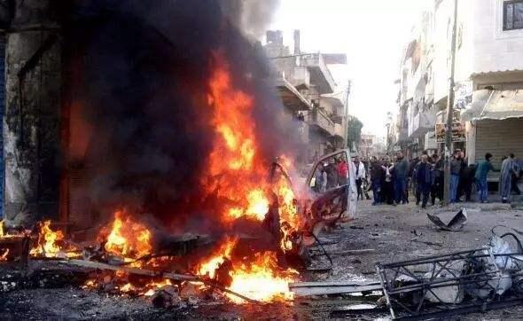 美军无人机发起空袭炸死武装头目,美军被炸弹袭击真实视频