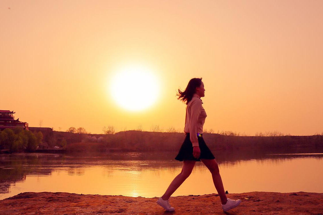 为什么才二十多岁会有白头发啊,二十多岁的年纪怎么会有白头发