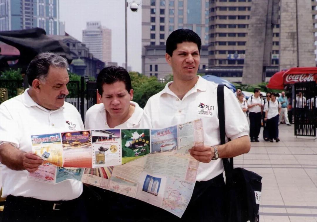 这张地图从上海人家里消失了，但愿我们还记得这项出门技能