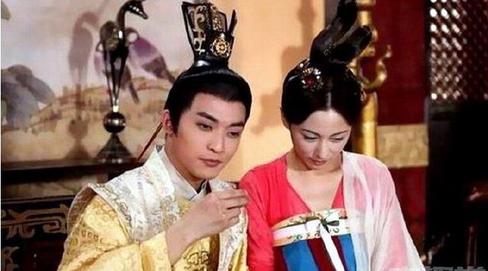 韩寿偷香的故事,韩寿偷香典故里都有谁