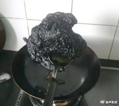 请广大“师奶”引以为戒,打死都不要让你老公入厨房