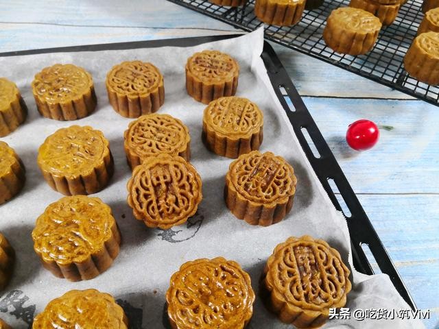 无蔗糖黑芝麻月饼做法,黑糖流心月饼的制作过程