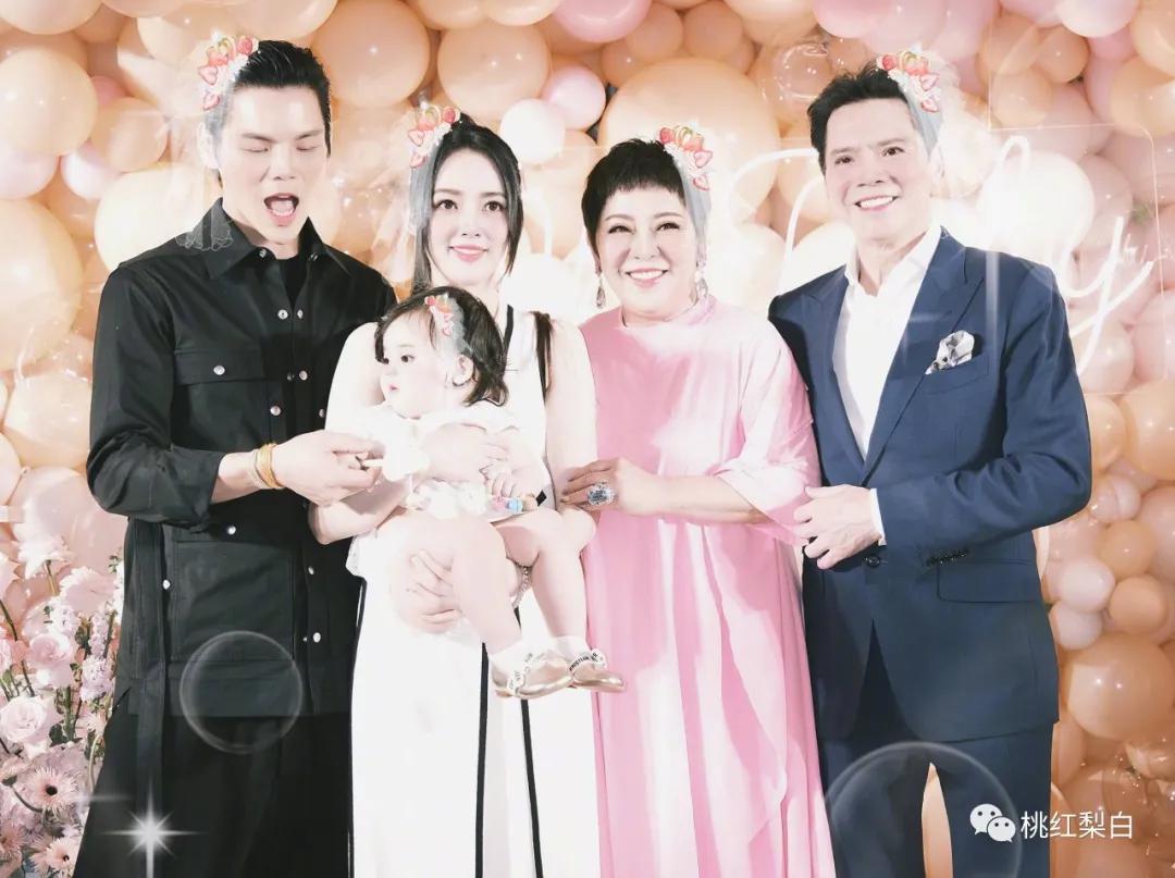 郭碧婷香奈儿包包,明星郭碧婷