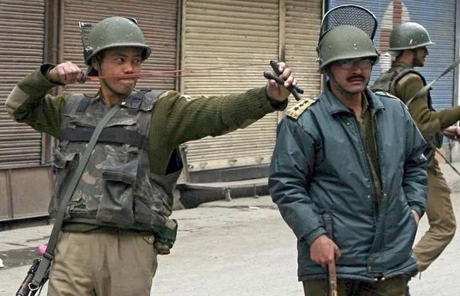 印度阅兵农民,印度阅兵大批农民开拖拉机抗议