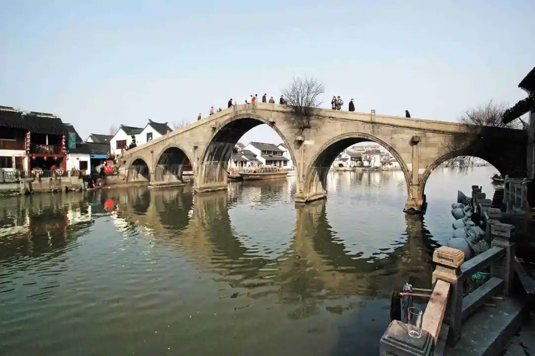怎样来形容上海朱家角的小桥流水,朱家角文案小桥流水人家
