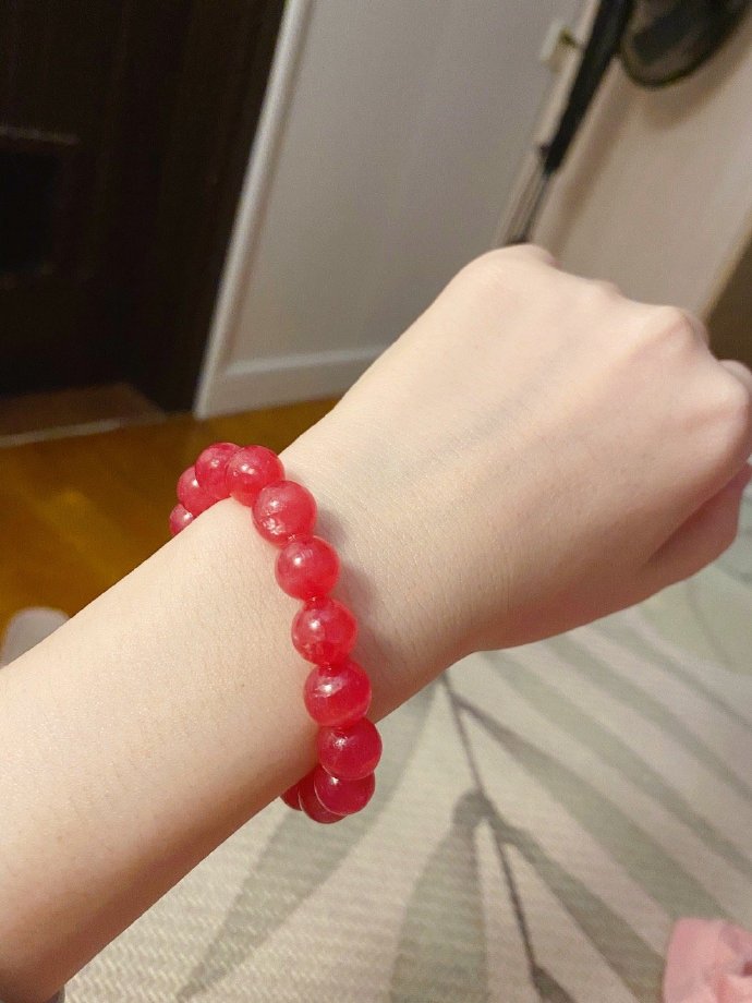 你会戴黄金首饰吗,什么类型的手链可以戴右手