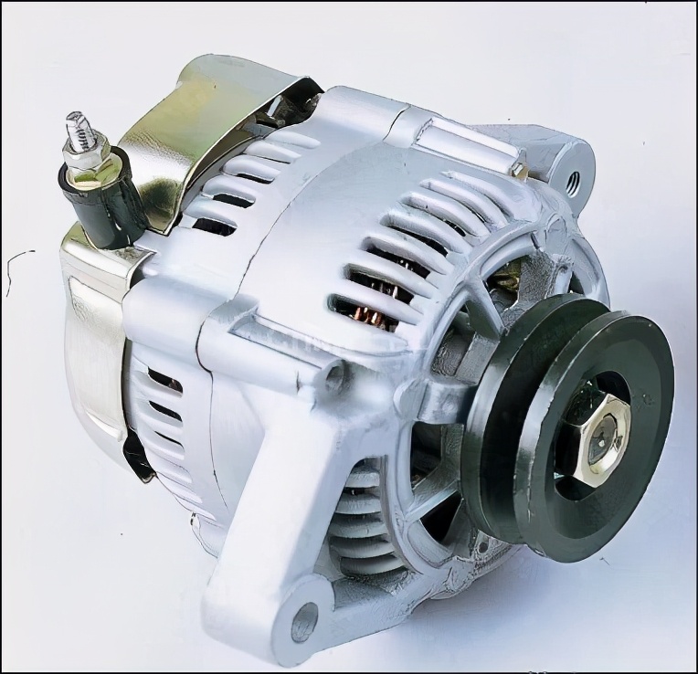 副电瓶接主电瓶行车能充电吗,床车12v电瓶如何给24v副电瓶充电