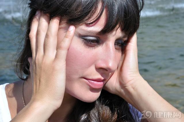 身体常出汗是什么病症,身体经常出汗是什么原理