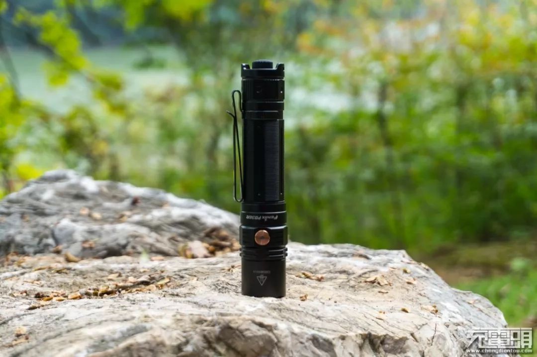 fenix菲尼克斯pd36r强光手电测评,fenixpd36rv2.0战术手电筒