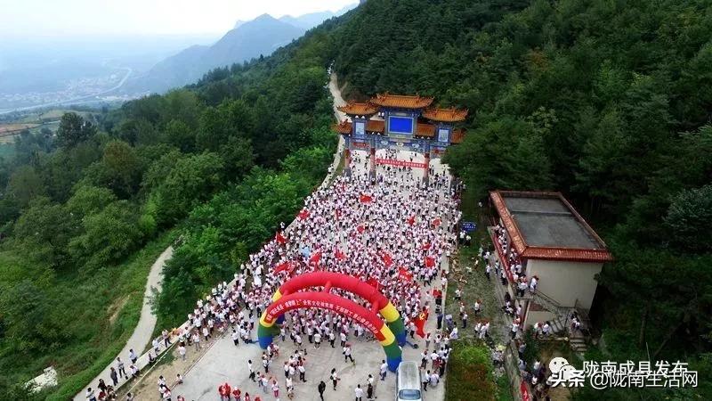 我叫成县，这是我2019年的自拍照