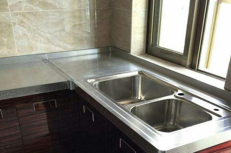 橱柜用木头台面好不好用,橱柜用不锈钢好吗