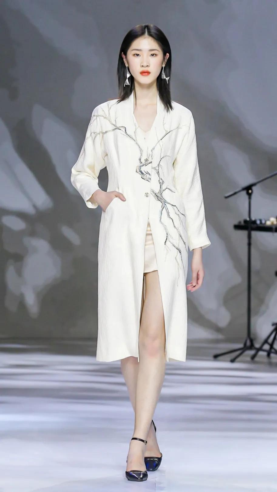 2021秋冬女装款式流行趋势,2018秋冬趋势报告巴黎时装周