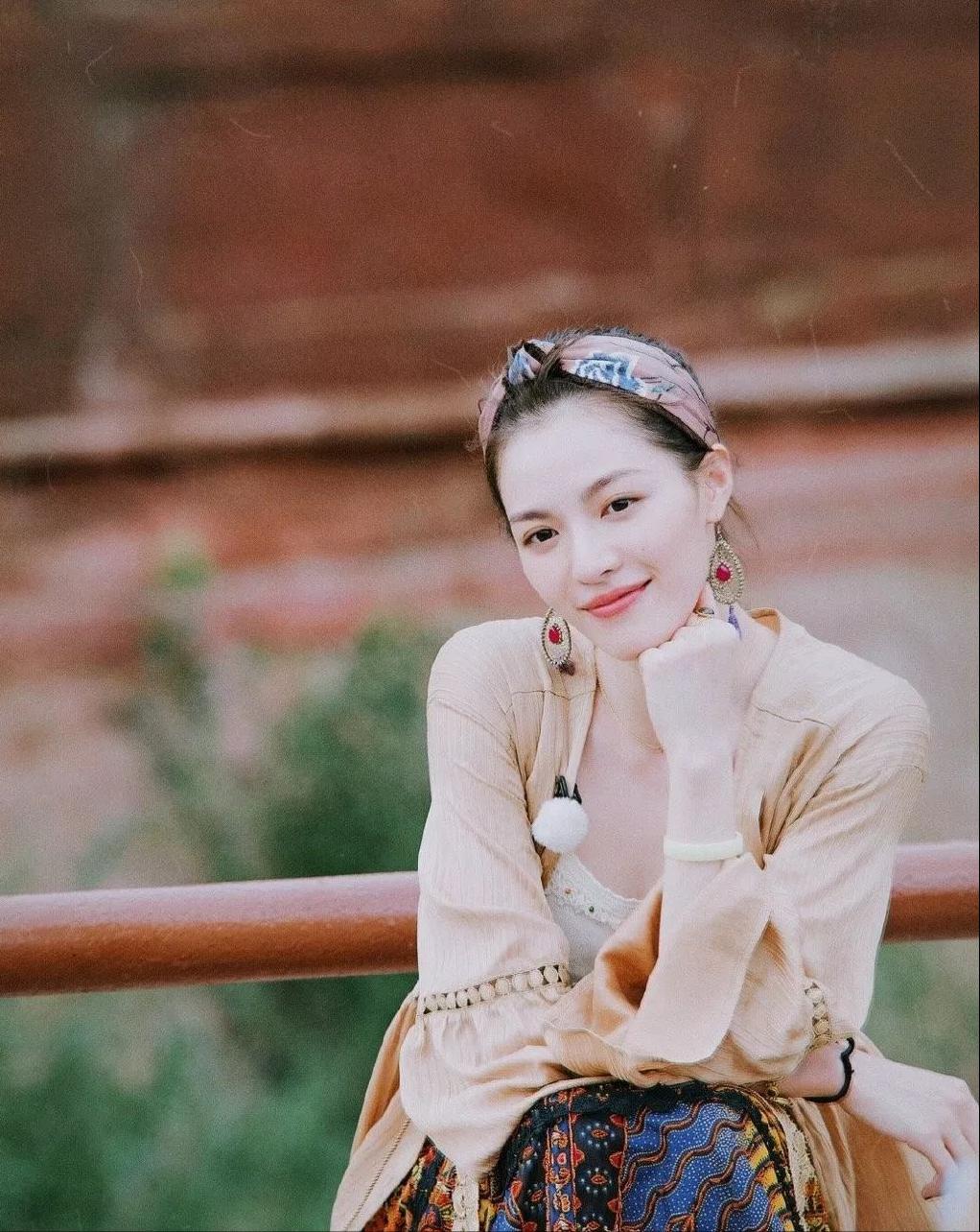 发带带来女神气质,明星戴过的发带