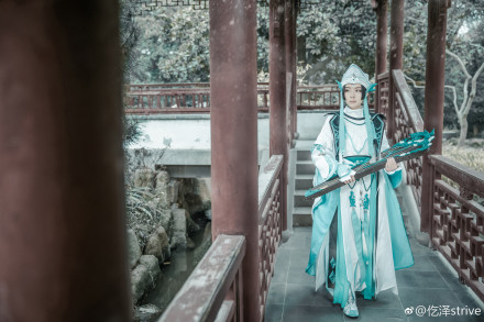 快来感受来自奶妈的爱~剑网三治疗心法cos,五七万真的美貌呀~