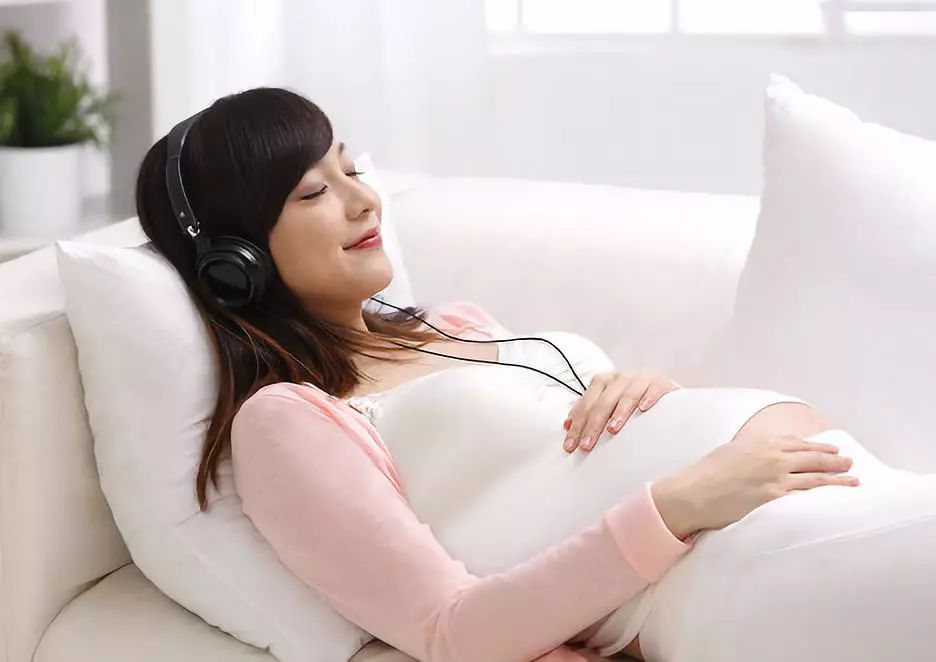 胎动频繁到底是兴奋还是缺氧,妈妈半夜太兴奋胎动厉害正常吗