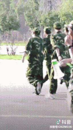 我参加的不是军训,绝壁是人体艺术展啊