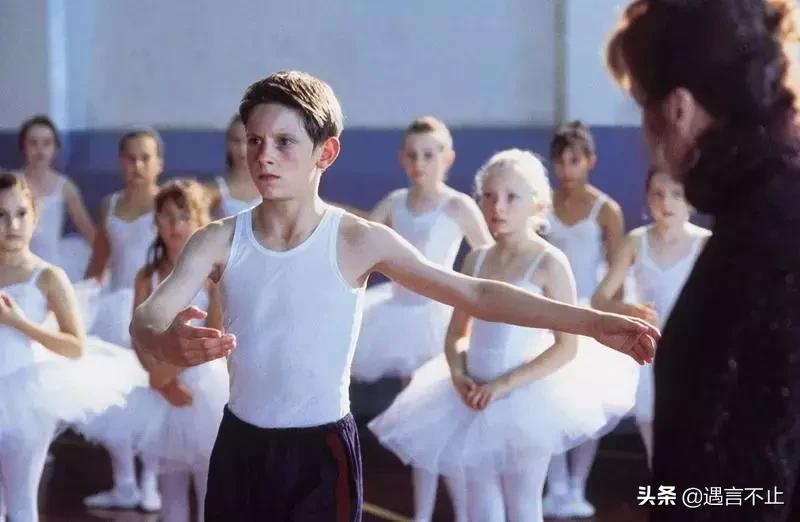 乔治穿芭蕾被嘲讽性别刻板印象,乔治小王子跳芭蕾视频