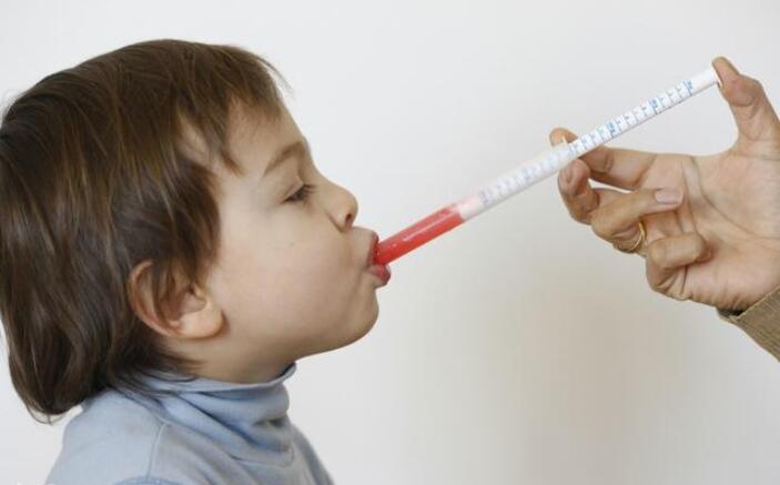 女童误服半罐降压药,小女孩误服奶奶的降压片