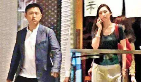 自称从不拜金，然而转身就找富豪当了阔太？