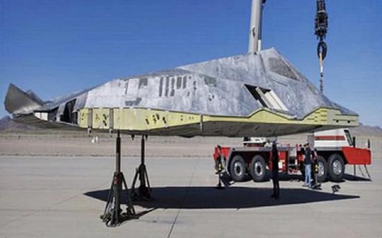 外国的*队军**电商，隐形战机和战列舰巨炮都能买，能武装一支*队军**