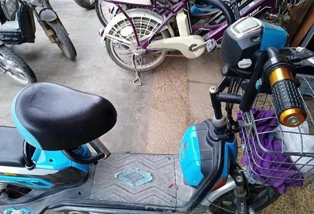 如何用48v充电器给12v蓄电池充电,电动车48v能用60的充电器充电吗