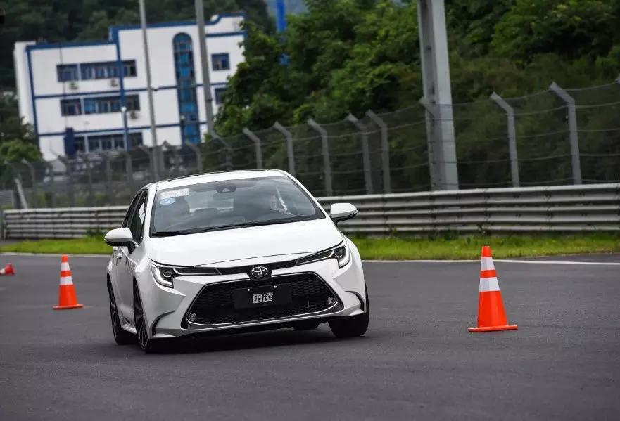 当年ae86多少钱一辆,丰田雷凌和ae86有什么渊源