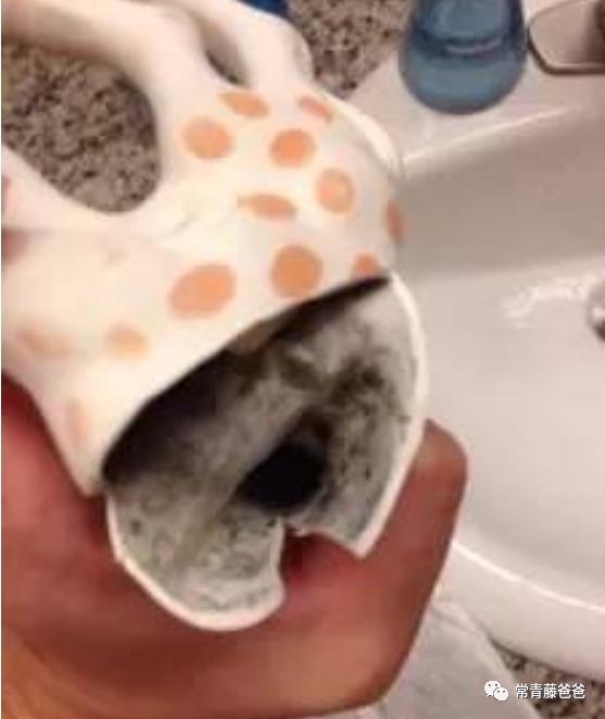 蠢萌蠢萌的洗澡鸭，差点让我儿子失去了一只眼