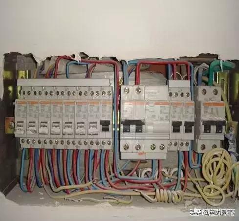 墙里电线漏电解决办法,墙里的电线漏电了找谁修