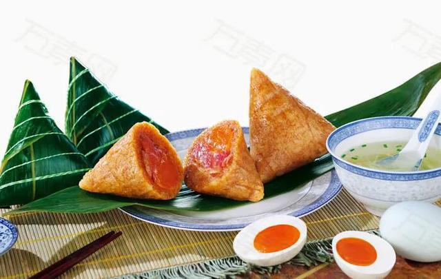 吃粽子看路人反应,吃着粽子看龙舟