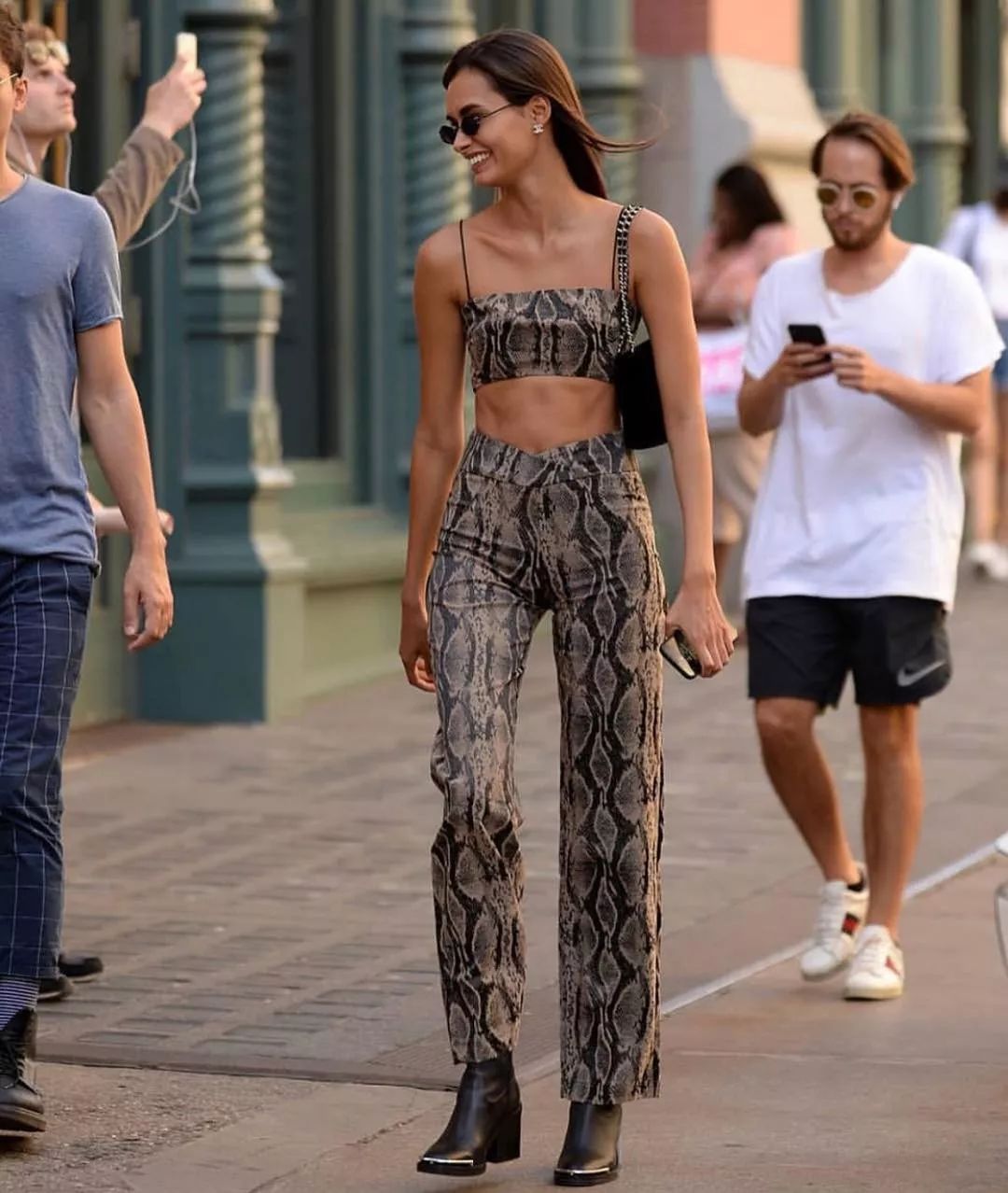 bella风格裤子,bella穿搭运动裤