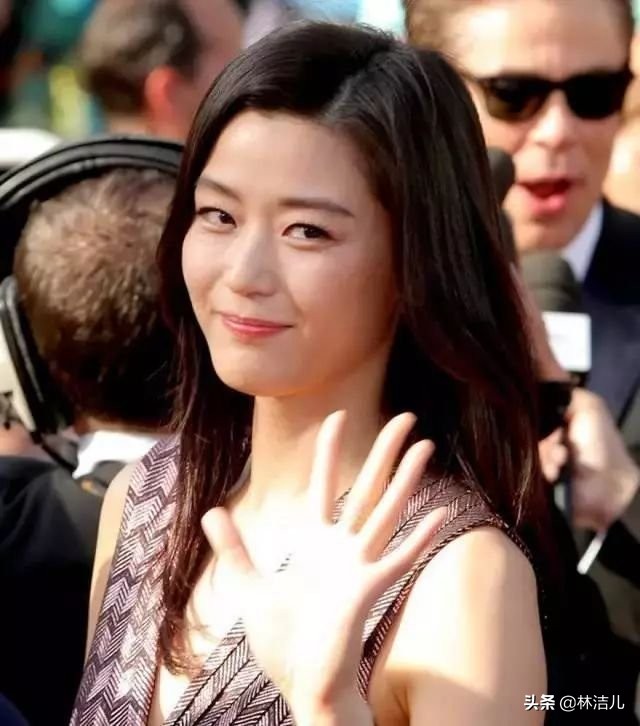 杨幂刘亦菲民国造型惊为天人,杨幂刘亦菲颜值对比