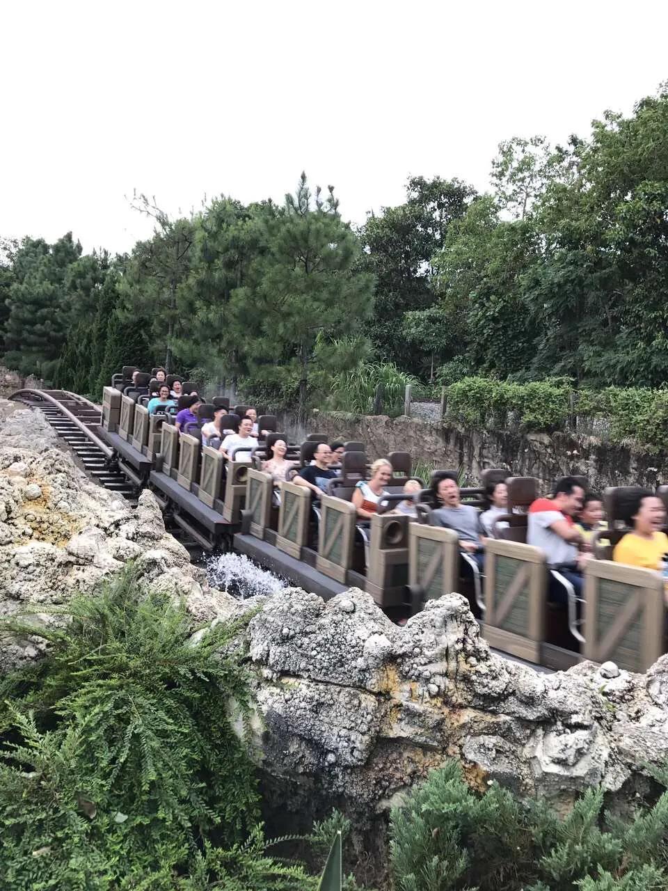 香港上海迪士尼哪里更好玩,香港迪士尼乐园游玩全攻略