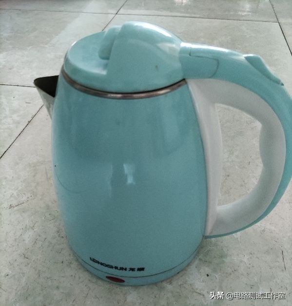 电热水壶通电后时断时亮修理方法,电热蒸汽发生器一直加水不断电