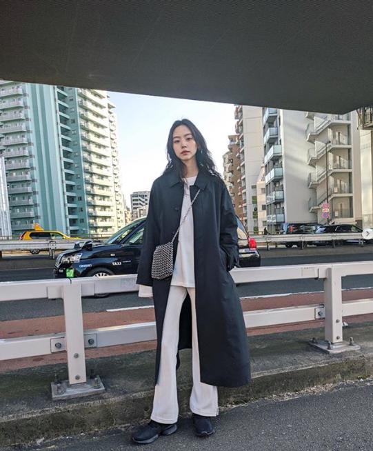 女明星穿风衣怎么搭配,军绿卡其色风衣